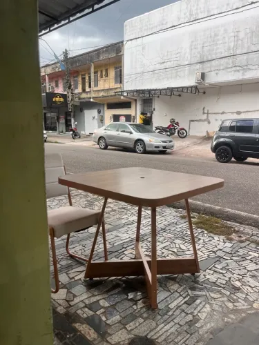 VENDO MESAS E CADEIRAS