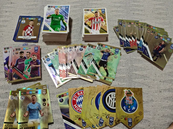 Mega lote com 241 cards Adrenalyn XL sortidos - FIFA 365 2019