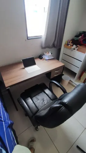 Mesa de escritório/ estudo mais cadeira giratória (grande)