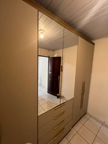 Guarda roupa semi novo