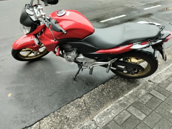 Moto CB 300