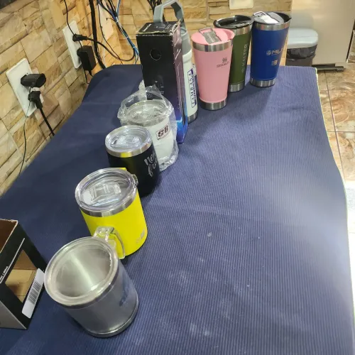 Copos térmicos e garrafas