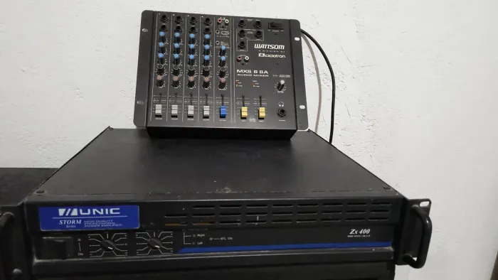 Mesa de som 6 canais Watson e uma potência da UNIC 400w usado, em bom estado valor $450 r