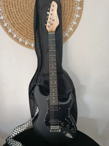 Guitarra Gianini Stratocaster + Bag + Cabo