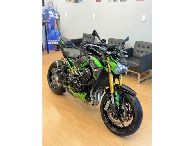 Kawasaki Z 900 r edition 2025