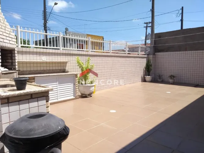 Casa em Rua Marcos Capodaglio Volasco - Jardim Peruíbe - Peruíbe/SP