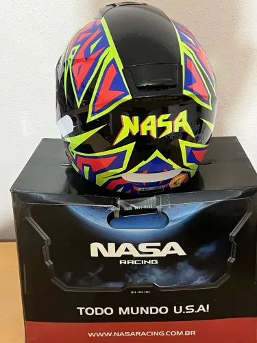 Capacete com óculos solar embutido novo barato