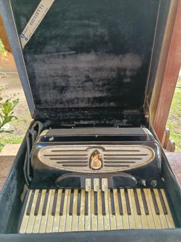 ACORDEON GIULIETTI ITÁLIA 120 BAIXOS AFINADA E HIPER NOVA