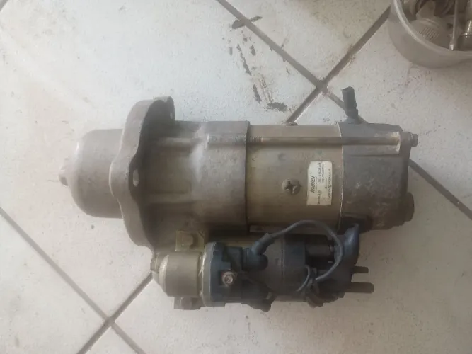 Motor de partida do Volkswagen 24250 em excelente estado 