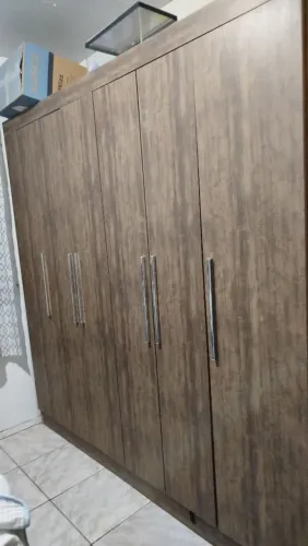 Guarda roupas 6 portas. 