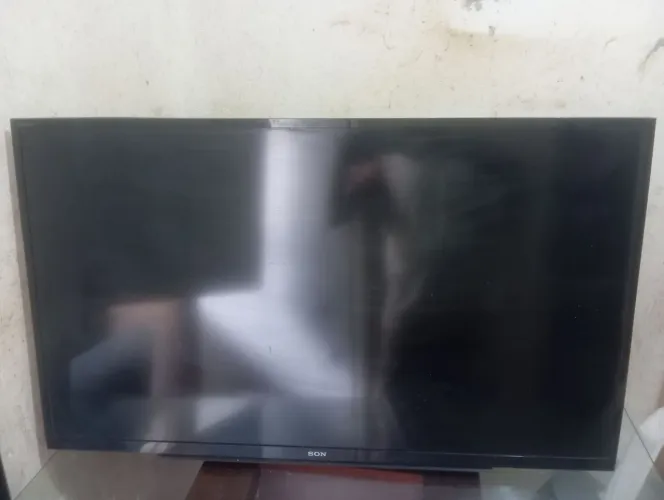Tv Sony kdl40R355B com defeito liga tem áudio tela escura