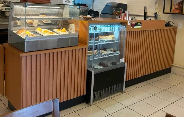 Vende balcão ripado completo de cafeteria