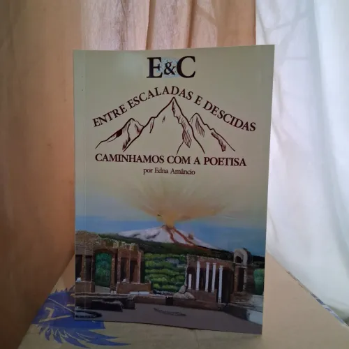 Livro Entre escaladas e descidas, caminhamos com a poetisa, primeira edição