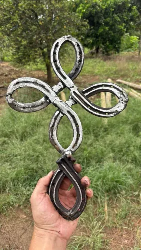 Crucifixo ferradura