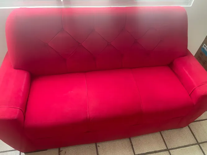 Sófa 2 e 3 lugares vermelho em ótimo estado