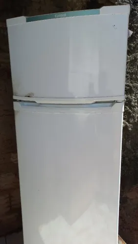 Vendo geladeira consul 334 litros.