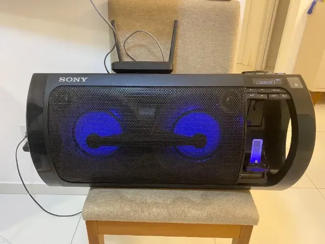 Caixa de Som Sony Bluetooth, Sistema de Luzes, Grave e Controle