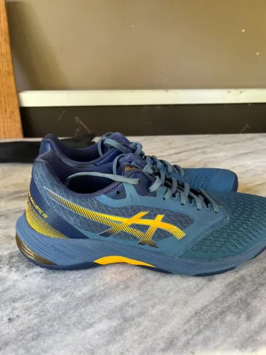 Tênis Asics Netburner Ballistic FF 3 semi-novo