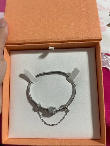 Pulseira vivara life + pingente viagem avião e Globo 