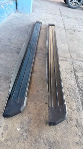Estribo lateral plataforma Jeep Compass