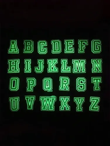 Jibbitz Letras Alfabeto Brilha no Escuro Kit 26 Peças