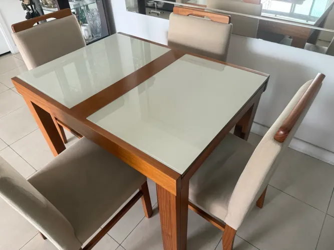 Mesa de Jantar Extensível com 4 cadeiras