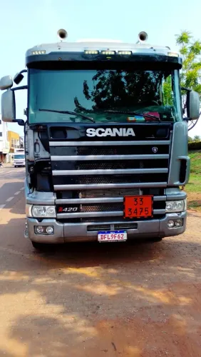 Caminhão com carreta tanque