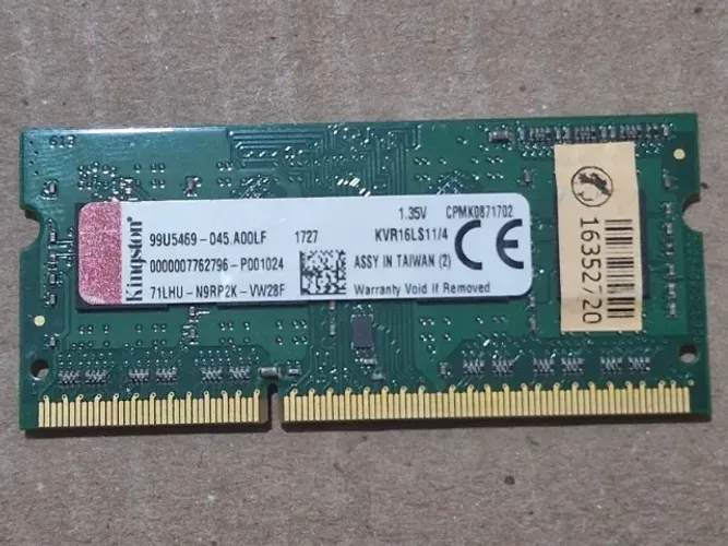 Memória Kingston DDR3 4GB 12800s KVR16LS11/4 Usada