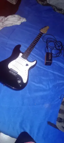 KIT GUITARRA, GIANNINI G-100, CABO DA SANTO ANGELO E AMPLIFICADOR MINI AROMA