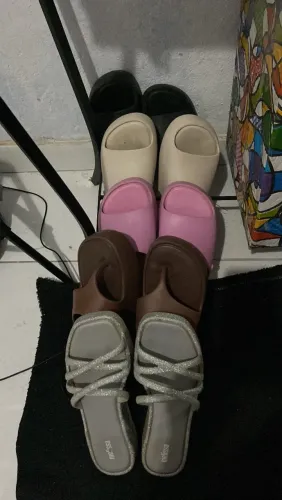Vendo 5 pares de melissas semi novas