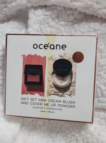 Oceane- mini blush em creme caramelo e pó solto translúcido
