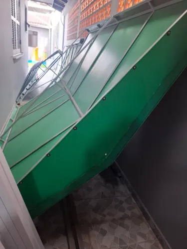 Vendo toldo 3 partes em ótimo estado