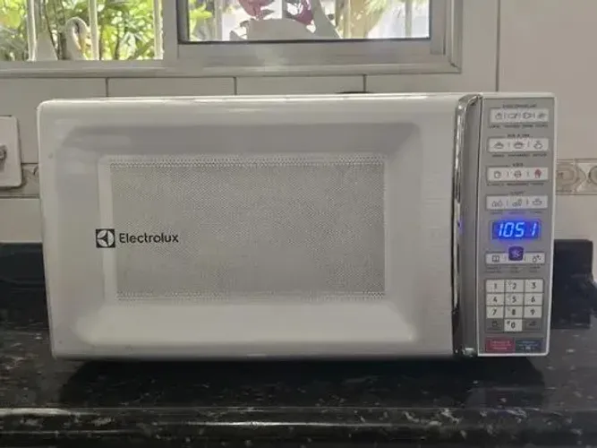 Microondas Eletrolux 30 litros funcionando normal