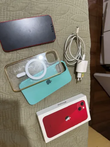 iPhone 13 Red de 128gb com caixa