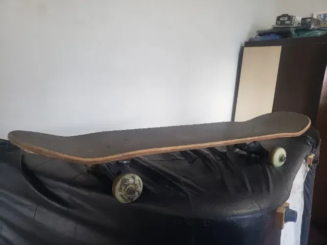 Skate com truques ORION e KRONIK