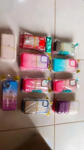 Diversas variedades de capinhas para iPhones