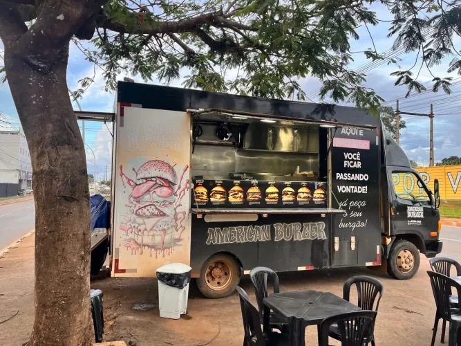 Caminhão todo equipado no inox- food truck - Hyundai hd78 5M