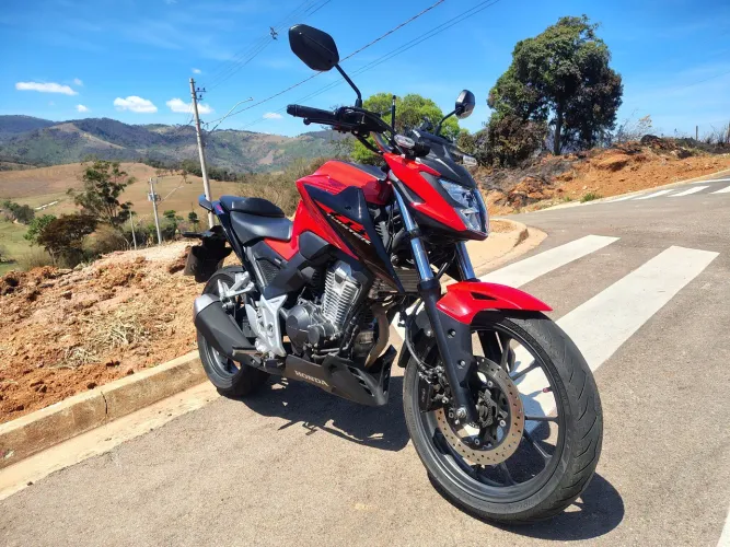 Cb twyster 300F. Único dono. Moto original, quitada e com garantia de fábrica. 
