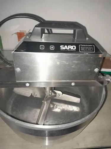 Vende -se uma  panela para massas e docee