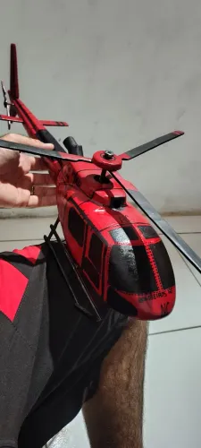 Helicóptero de madeira maquete