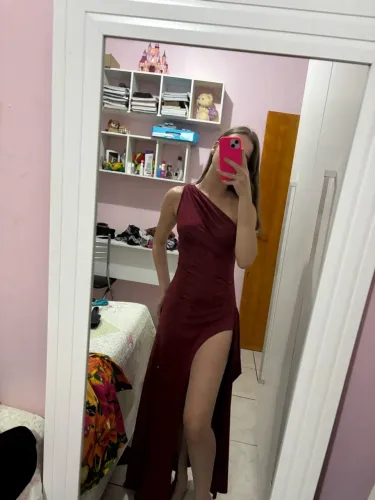 Vestido longo na cor vinho