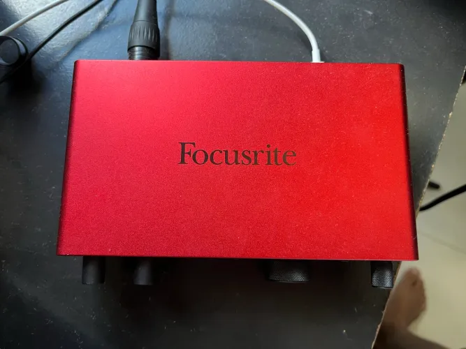 Interface De Audio Scarlett 2i2 Geração 4 - Focusrite