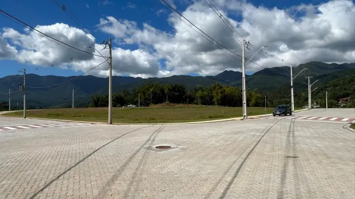 Revenda (Lote de esquina) Condomínio Fechado Villa da Imperatriz, em Santo Amaro da Impera