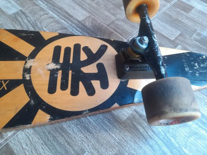 Skate longboard praticamente novo 