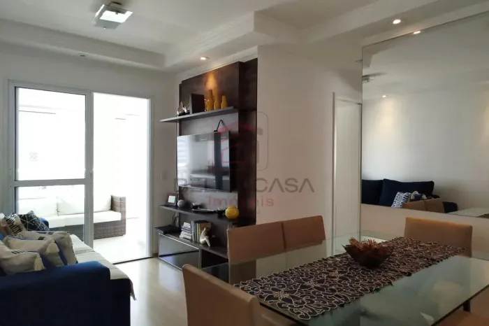 Apartamento a venda no Tatuapé, 72m² a 400m da estação do metrô Carrão.