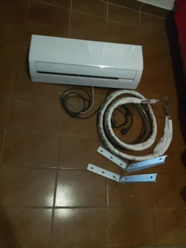 Ar-Condicionado TCL 9.000 BTUs Split + Controle Original