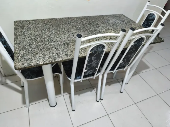Mesa de jantar c/6 cadeiras 