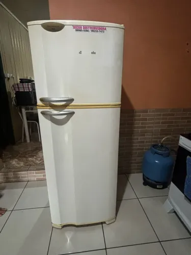 Vende - se essa geladeira