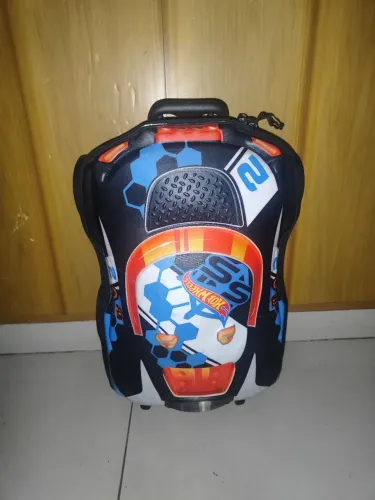 Mochila hotweels 3d perfeito estado!