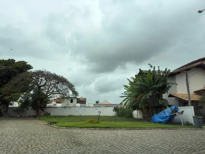 Terreno no Condomínio Bougainville